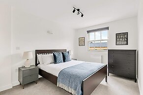 Sunny 2-bed Gem in Chiswick