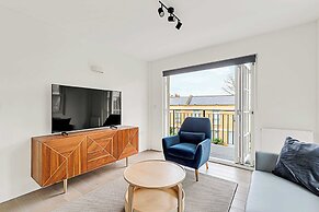 Sunny 2-bed Gem in Chiswick