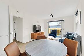 Sunny 2-bed Gem in Chiswick