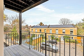 Sunny 2-bed Gem in Chiswick