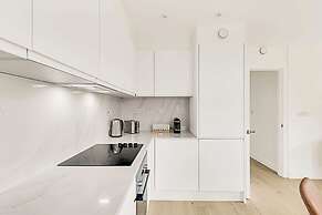 Sunny 2-bed Gem in Chiswick