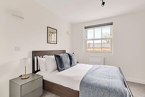 Sunny 2-bed Gem in Chiswick