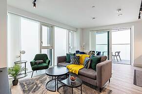 Bright North Acton Flat With City View