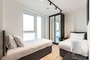 Bright North Acton Flat With City View