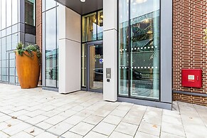 Bright North Acton Flat With City View