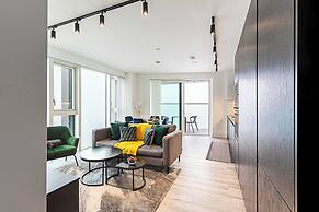 Bright North Acton Flat With City View