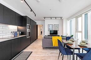 Bright North Acton Flat With City View