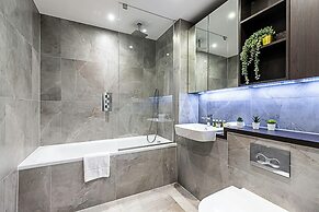 Bright North Acton Flat With City View