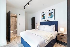 Bright North Acton Flat With City View