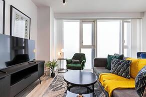 Bright North Acton Flat With City View