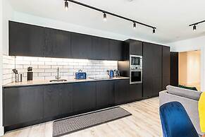 Bright North Acton Flat With City View