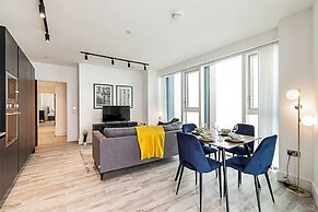 Bright North Acton Flat With City View