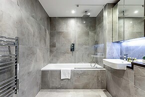 Bright North Acton Flat With City View