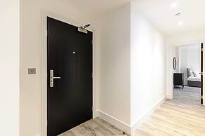 Bright North Acton Flat With City View