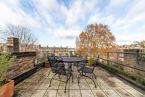 Bright and Spacious Earls Court Gem