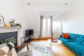Bright and Spacious Earls Court Gem