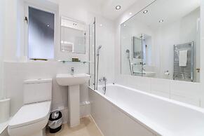 Bright and Spacious Earls Court Gem