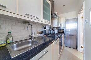 Bright and Spacious Earls Court Gem