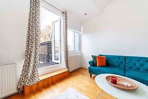 Bright and Spacious Earls Court Gem