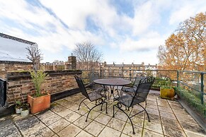 Bright and Spacious Earls Court Gem