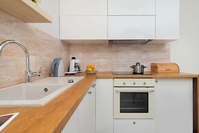 Beige Studio for 4 in Gdynia by Renters