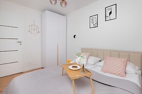 Apartment With Balcony Gdańsk by Renters