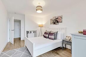 Newly Furnished and Bright Home