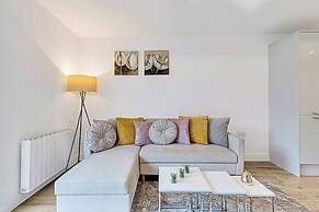 Newly Furnished and Bright Home