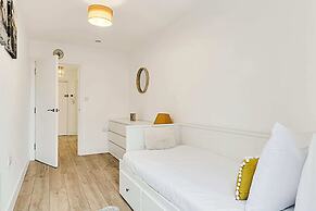 Newly Furnished and Bright Home