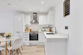 Newly Furnished and Bright Home