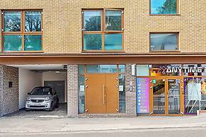 Newly Furnished and Bright Home