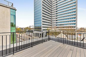 Sunny 2-bed Flat in Chiswick