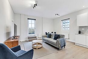 Sunny 2-bed Flat in Chiswick