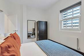 Sunny 2-bed Flat in Chiswick