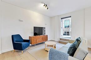Sunny 2-bed Flat in Chiswick