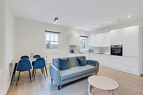 Sunny 2-bed Flat in Chiswick
