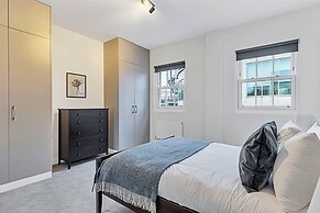 Sunny 2-bed Flat in Chiswick