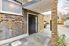 Sunny 2-bed Flat in Chiswick
