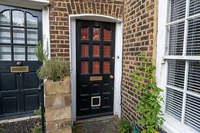 Character Cottage In Historic Hampstead