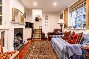 Character Cottage In Historic Hampstead