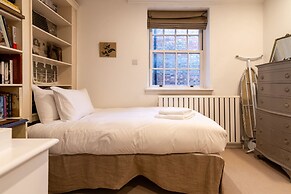 Character Cottage In Historic Hampstead