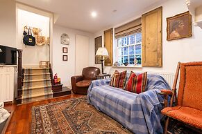 Character Cottage In Historic Hampstead