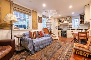 Character Cottage In Historic Hampstead