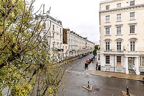 Beautiful Two Bedroom Abode Near Victoria