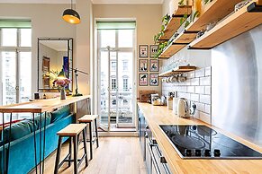 Beautiful Two Bedroom Abode Near Victoria