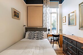Beautiful Two Bedroom Abode Near Victoria