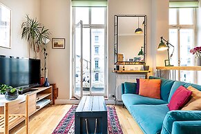Beautiful Two Bedroom Abode Near Victoria