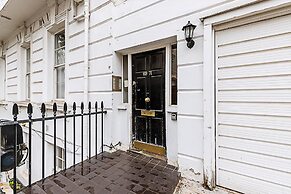 Beautiful Two Bedroom Abode Near Victoria
