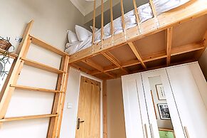 Beautiful Two Bedroom Abode Near Victoria