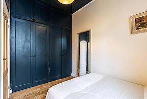 Beautiful Two Bedroom Abode Near Victoria